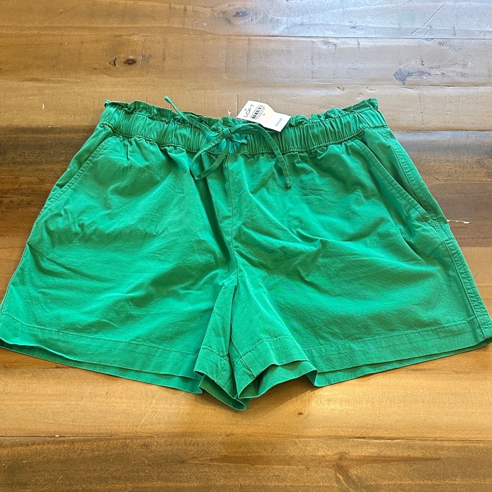 LOFT Green Women's Cargo Shorts - Picture 2 of 11
